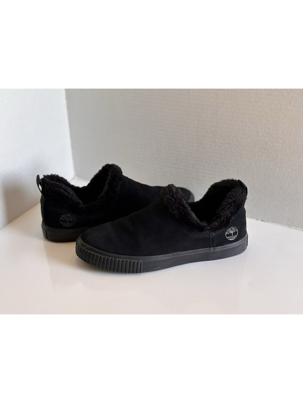 Timberland Skyla Bay Women's Size 7.5 Black Suede Low Fur Lined Comfort Sneakers